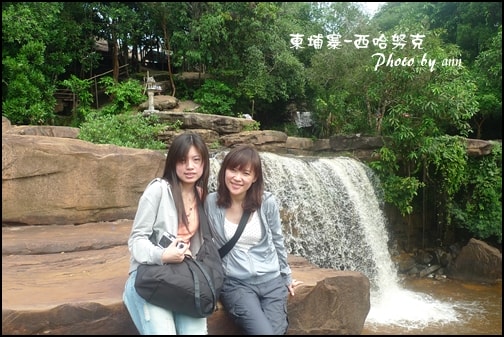 04-021-西哈努克瀑布-eva和ann by ann.jpg