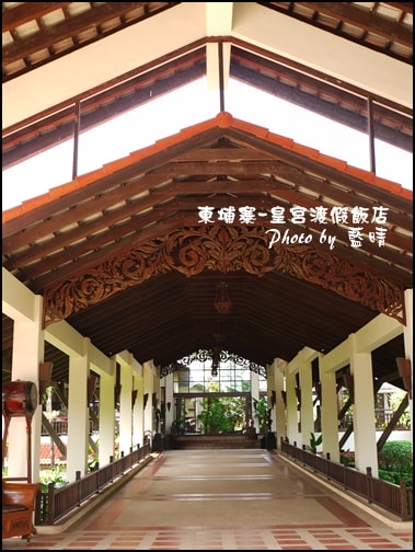 01-003-柬埔寨皇宮渡假飯店玄關.jpg