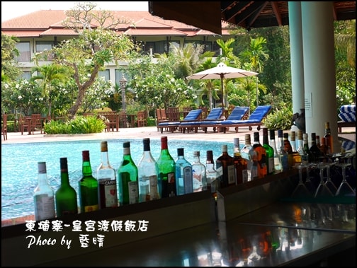 01-014-柬埔寨皇宮渡假飯店泳池.jpg