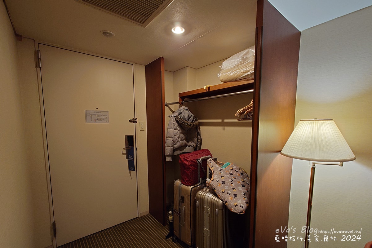 【日本旅遊】International Resort Hotel Yurakujo インターナショナルリゾートホテル湯楽城,外觀看是有年紀的渡假酒店,飯店的優點應該就是距離機場近,附近沒有超市可以採買免敗家。千葉住宿 - 第7張圖