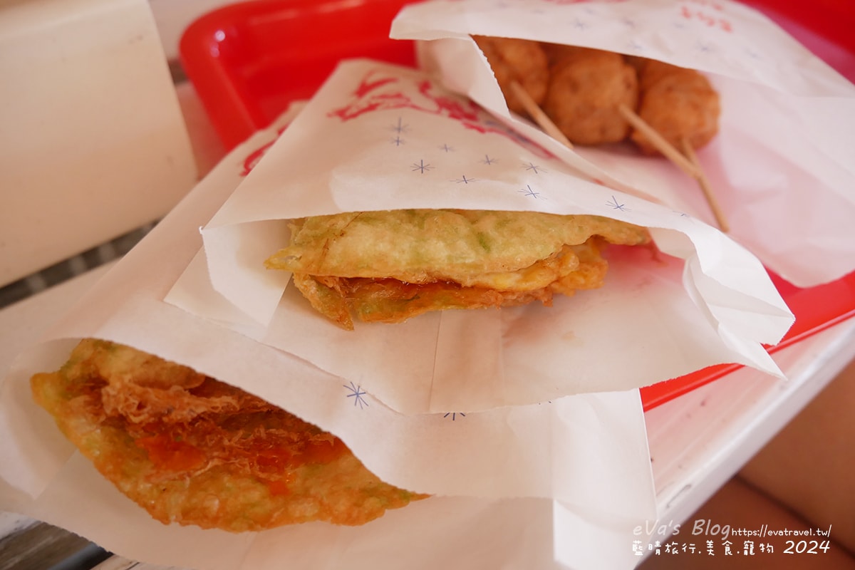 【澎湖小吃】旺旺手工海菜煎餅,每口咬下去都聽的到ㄎㄠˊㄎㄠˊㄎㄠˊ的聲音第二彈,看起來像蔥油餅且口感又像是薄脆餅乾,吃起來口味甜甜的帶有海菜的香氣。澎湖炸物 - 第10張圖