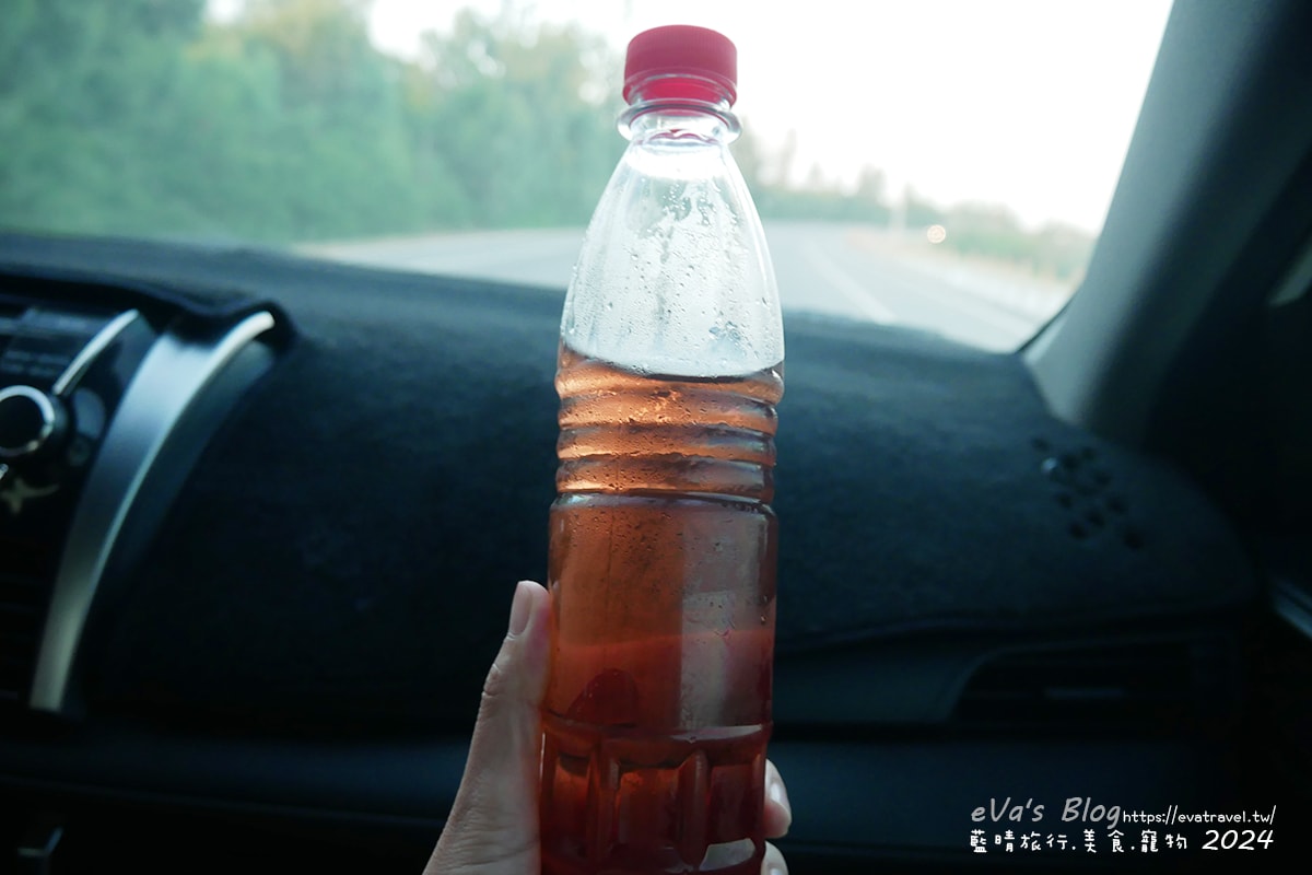 【澎湖小吃】旺旺手工海菜煎餅,每口咬下去都聽的到ㄎㄠˊㄎㄠˊㄎㄠˊ的聲音第二彈,看起來像蔥油餅且口感又像是薄脆餅乾,吃起來口味甜甜的帶有海菜的香氣。澎湖炸物 - 第11張圖