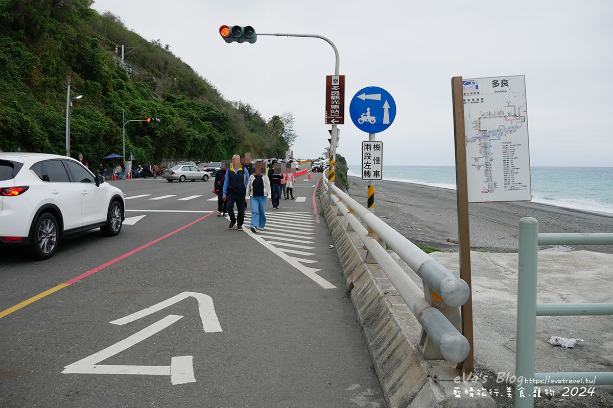 【台東景點】多良觀光車站(寵物友善景點),站在月台上遠眺太平洋無敵海景,來這看看火車及大海,美食區有咖啡、冰品、飲品及香氣逼人的烤物、烤香腸呀!。台東熱門車站 - 第2張圖