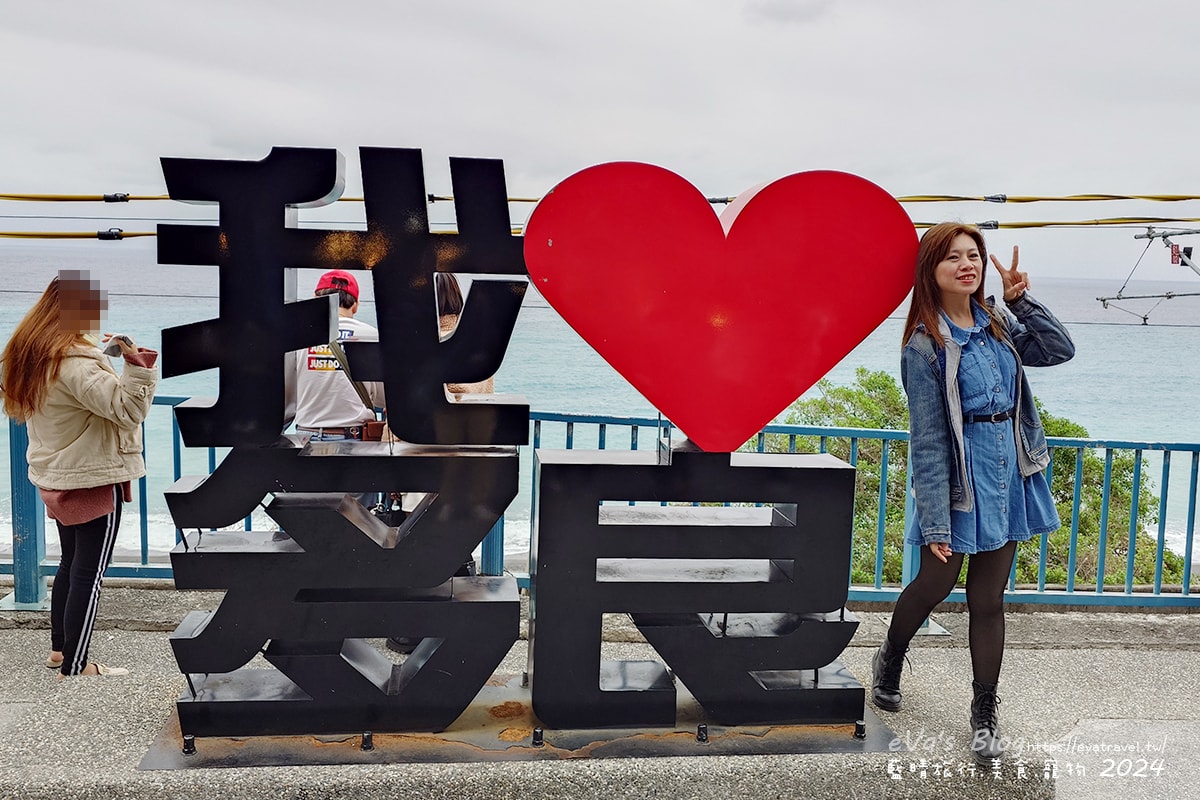 【台東景點】多良觀光車站(寵物友善景點),站在月台上遠眺太平洋無敵海景,來這看看火車及大海,美食區有咖啡、冰品、飲品及香氣逼人的烤物、烤香腸呀!。台東熱門車站 - 第21張圖