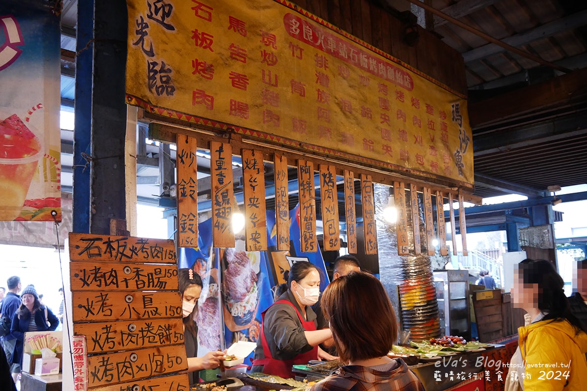 【台東景點】多良觀光車站(寵物友善景點),站在月台上遠眺太平洋無敵海景,來這看看火車及大海,美食區有咖啡、冰品、飲品及香氣逼人的烤物、烤香腸呀!。台東熱門車站 - 第25張圖