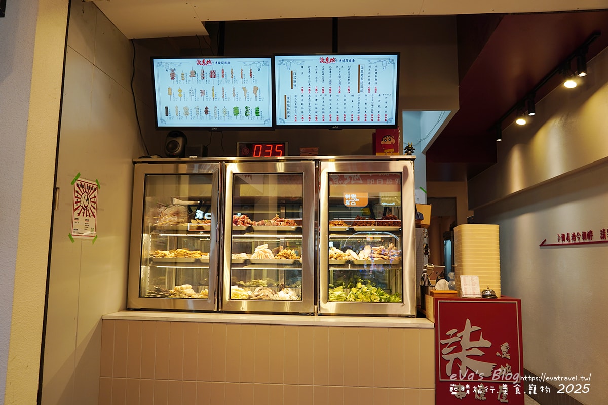 【台中串燒】柒息地串燒居酒屋逢甲店,這裡的串燒住在冰櫃裡、串燒有烤肉神醬加持還有月亮蝦餅跟滷肉拉麵,有肉有海鮮還有啤酒,很適合聚餐小聚小酌的地方。台中居酒屋 - 第10張圖
