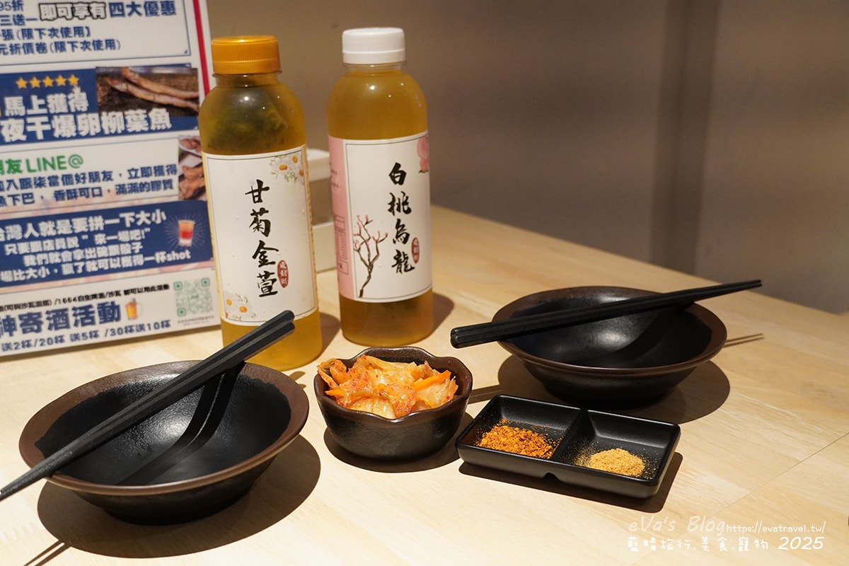 【台中串燒】柒息地串燒居酒屋逢甲店,這裡的串燒住在冰櫃裡、串燒有烤肉神醬加持還有月亮蝦餅跟滷肉拉麵,有肉有海鮮還有啤酒,很適合聚餐小聚小酌的地方。台中居酒屋 - 第19張圖