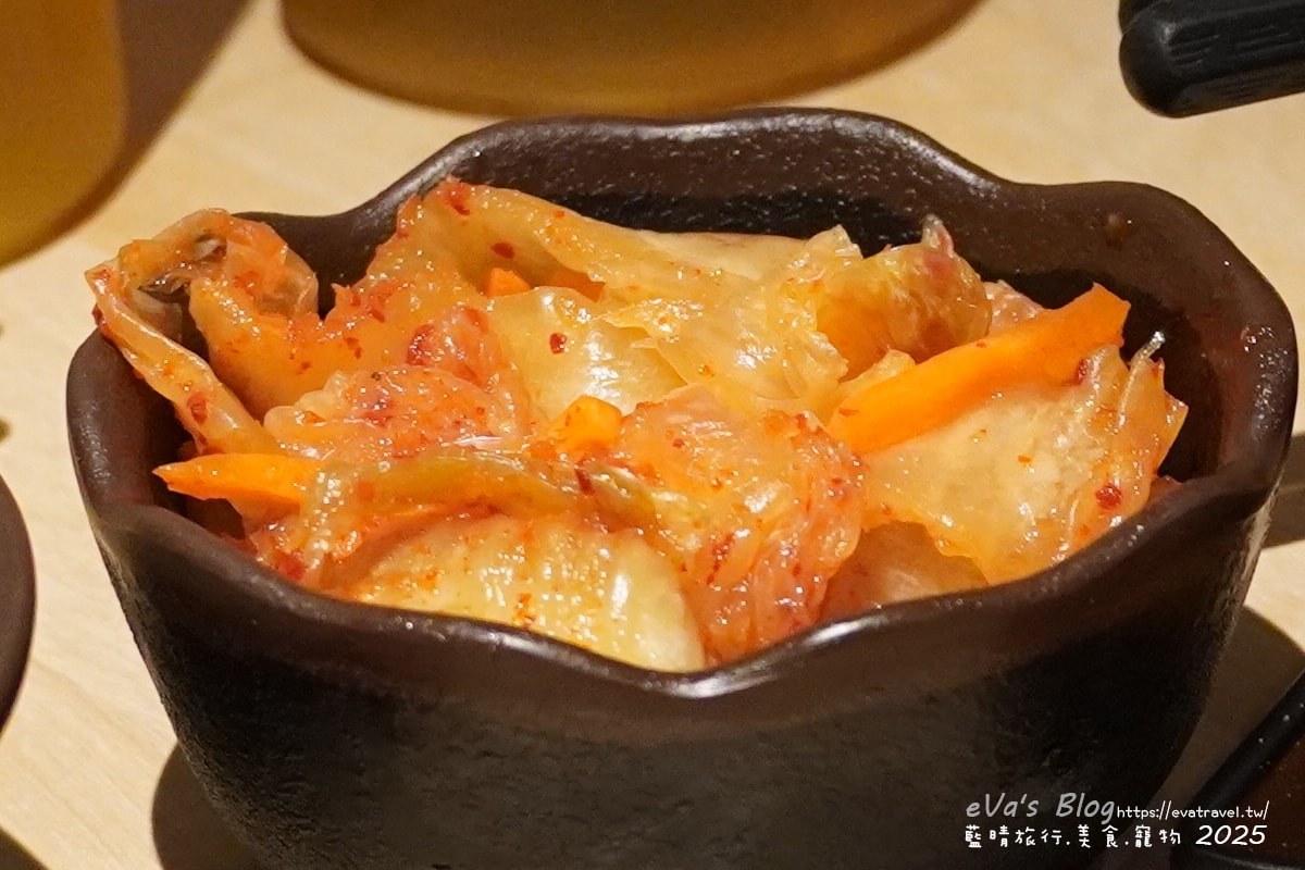 【台中串燒】柒息地串燒居酒屋逢甲店,這裡的串燒住在冰櫃裡、串燒有烤肉神醬加持還有月亮蝦餅跟滷肉拉麵,有肉有海鮮還有啤酒,很適合聚餐小聚小酌的地方。台中居酒屋 - 第21張圖
