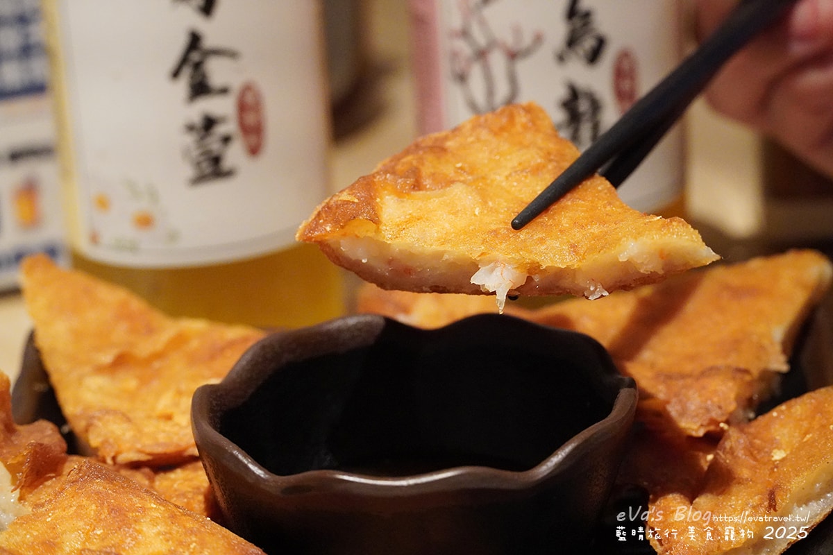 【台中串燒】柒息地串燒居酒屋逢甲店,這裡的串燒住在冰櫃裡、串燒有烤肉神醬加持還有月亮蝦餅跟滷肉拉麵,有肉有海鮮還有啤酒,很適合聚餐小聚小酌的地方。台中居酒屋 - 第24張圖