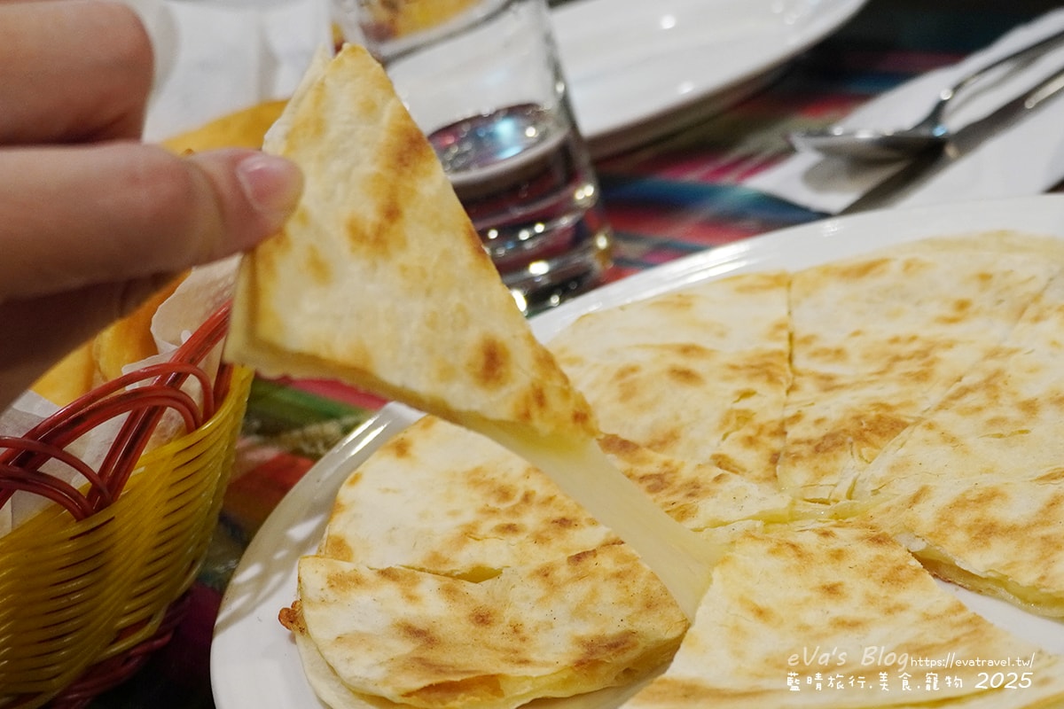 【高雄美食】黛麗莎西班牙拉丁美洲餐廳(寵物友善餐廳),料理除了西班牙料理還提供多國料理以及素食料理,西班牙小脆餅、烤墨西哥起司餅吃起來酥脆可以點!。高雄異國料理 - 第35張圖