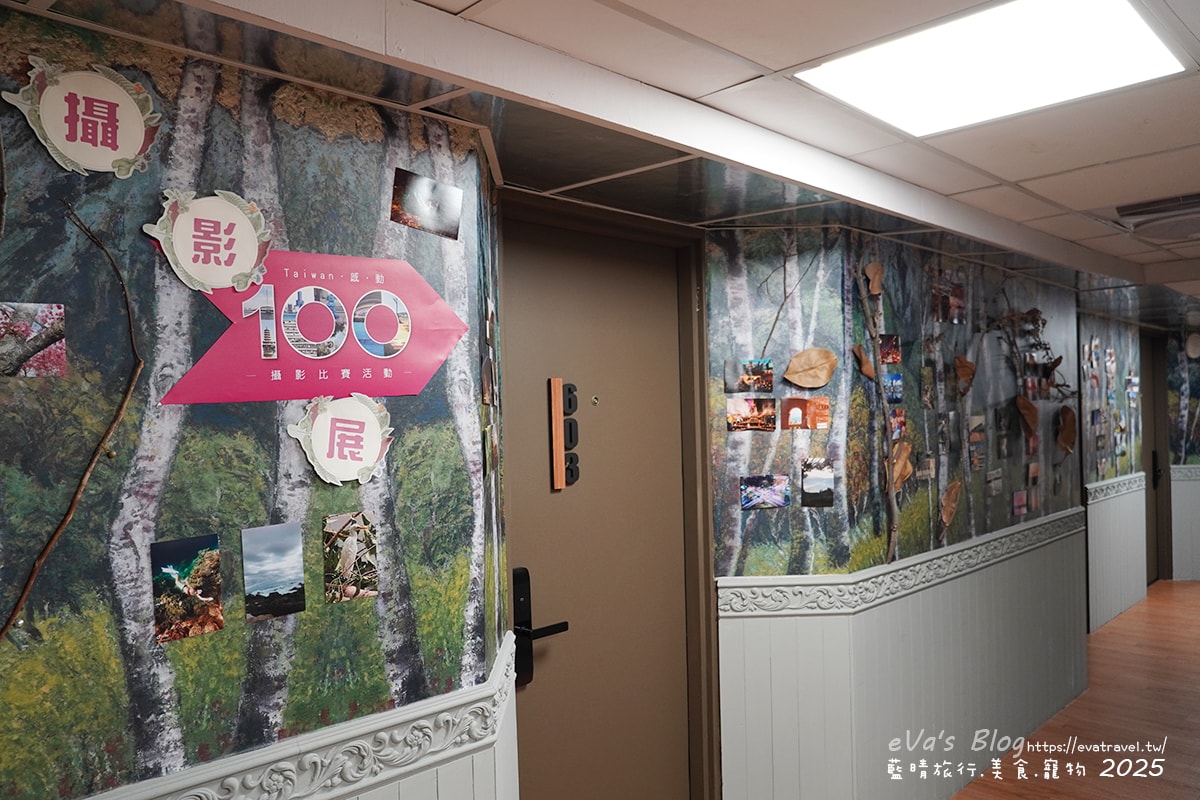 【高雄住宿】藝宿家客棧ArtHome Hotel結合旅行與藝術,這裡的每間房間都是按畫家的要求所設計佈置,房間裡的牆壁上也會有畫家的畫作,充滿藝術氣息的民宿。高雄民宿 - 第10張圖