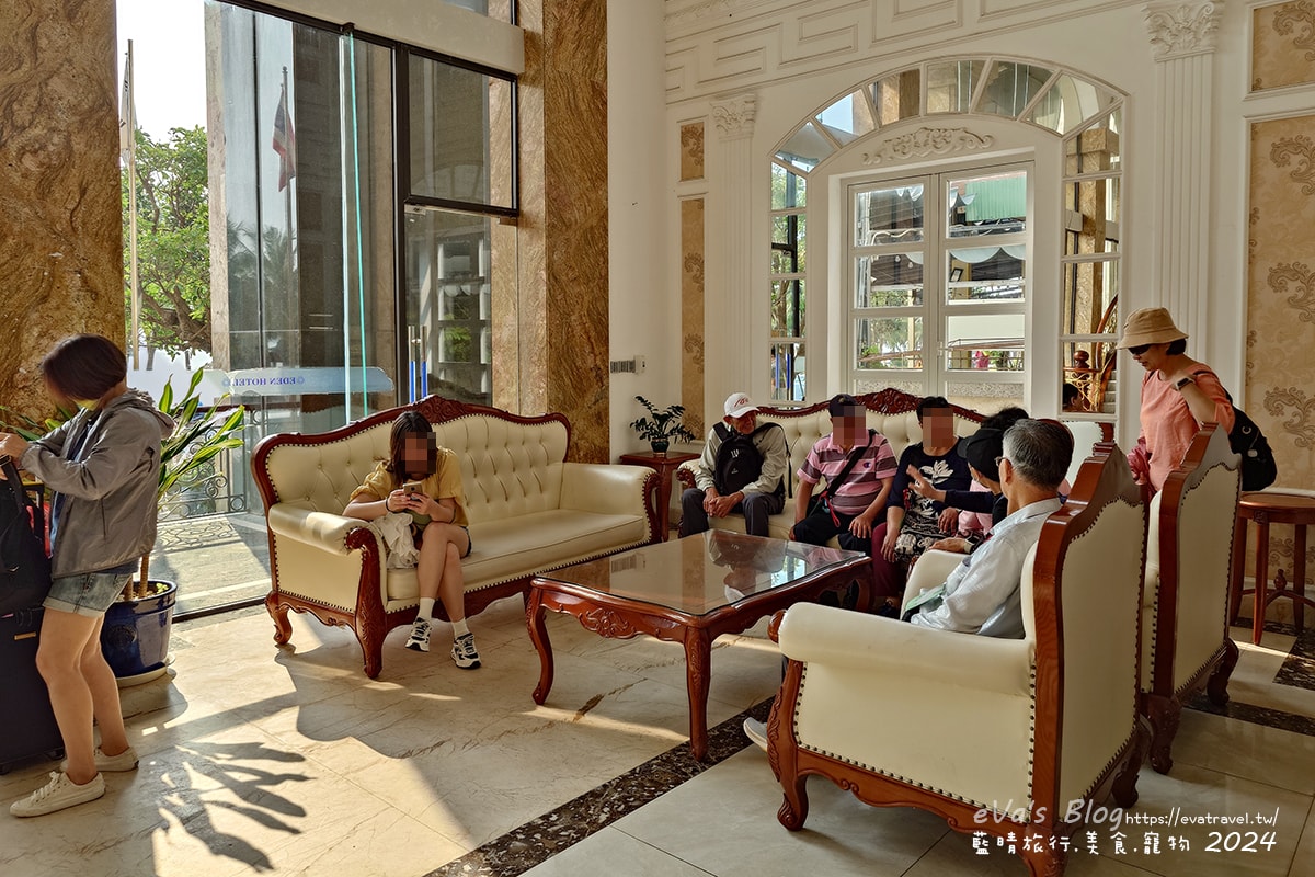 【越南旅遊】Eden Ocean View Đà Nẵng 峴港伊甸海景飯店,飯店對面就是美溪沙灘,房間簡潔乾淨住著舒適,打開窗簾就可以看到大海、夕陽景色還有比基尼唷!。越南住宿 - 第6張圖