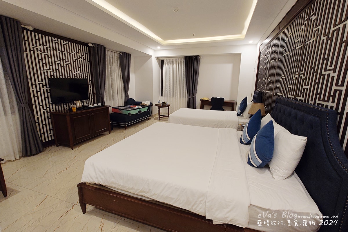 【越南旅遊】Eden Ocean View Đà Nẵng 峴港伊甸海景飯店,飯店對面就是美溪沙灘,房間簡潔乾淨住著舒適,打開窗簾就可以看到大海、夕陽景色還有比基尼唷!。越南住宿 - 第8張圖