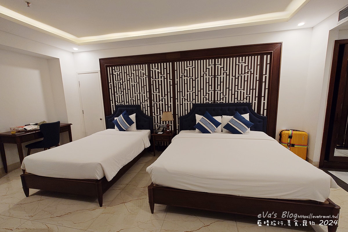 【越南旅遊】Eden Ocean View Đà Nẵng 峴港伊甸海景飯店,飯店對面就是美溪沙灘,房間簡潔乾淨住著舒適,打開窗簾就可以看到大海、夕陽景色還有比基尼唷!。越南住宿 - 第9張圖