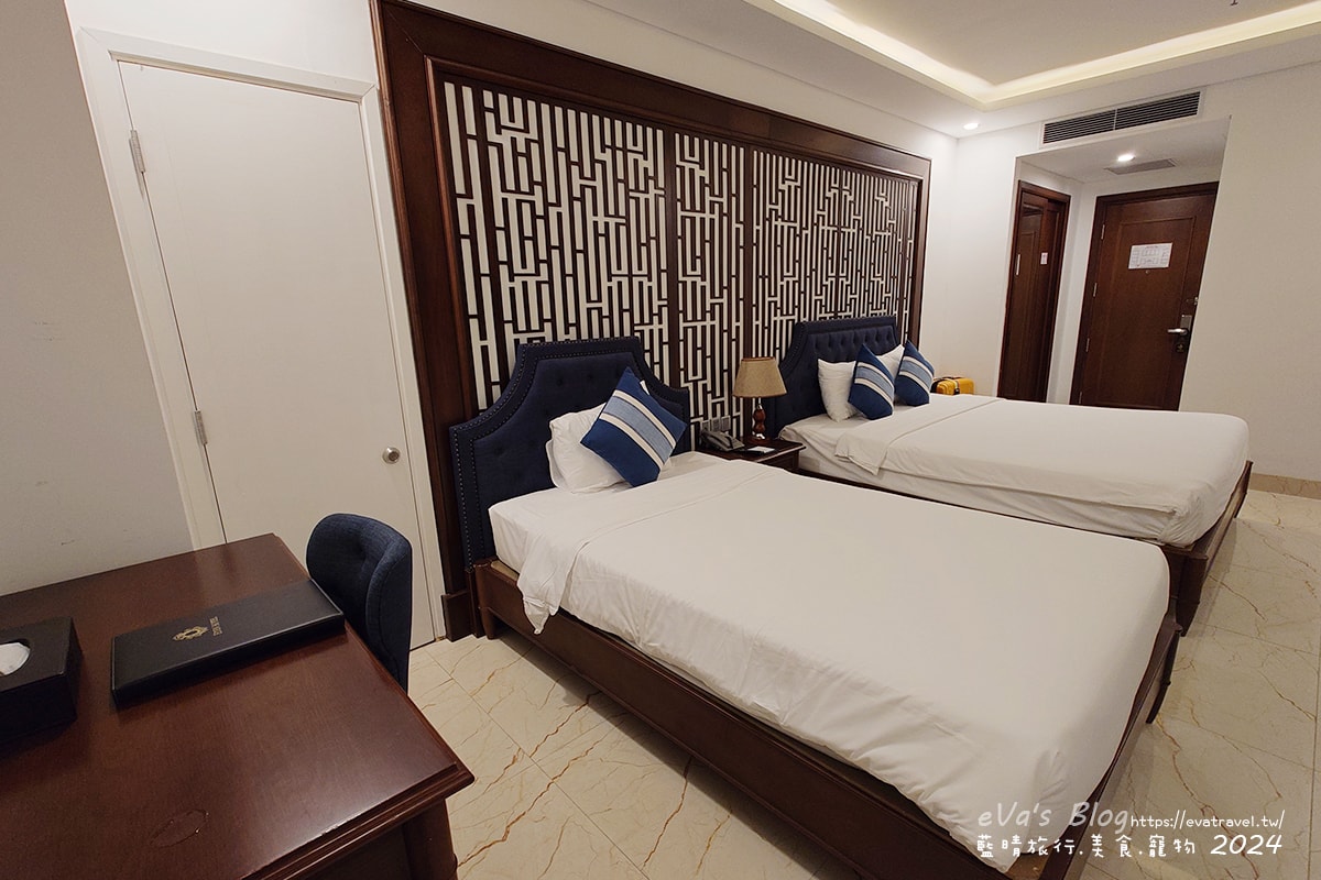 【越南旅遊】Eden Ocean View Đà Nẵng 峴港伊甸海景飯店,飯店對面就是美溪沙灘,房間簡潔乾淨住著舒適,打開窗簾就可以看到大海、夕陽景色還有比基尼唷!。越南住宿 - 第10張圖