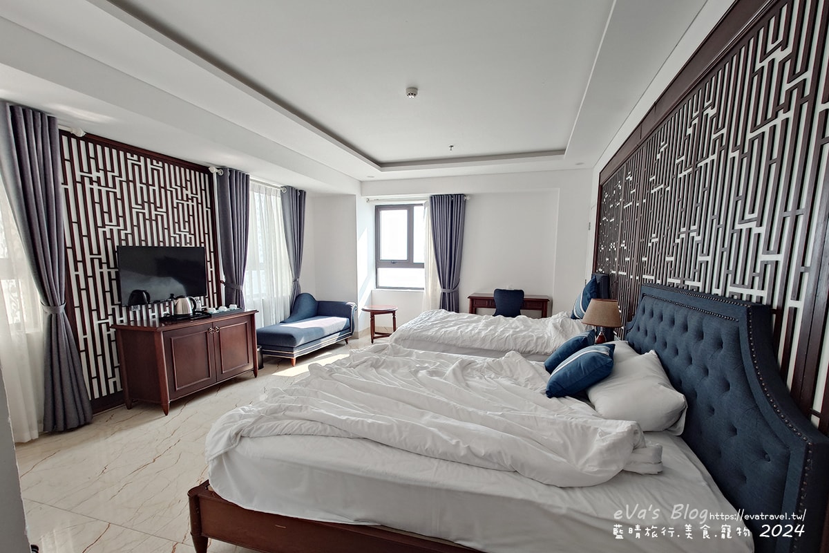 【越南旅遊】Eden Ocean View Đà Nẵng 峴港伊甸海景飯店,飯店對面就是美溪沙灘,房間簡潔乾淨住著舒適,打開窗簾就可以看到大海、夕陽景色還有比基尼唷!。越南住宿 - 第14張圖