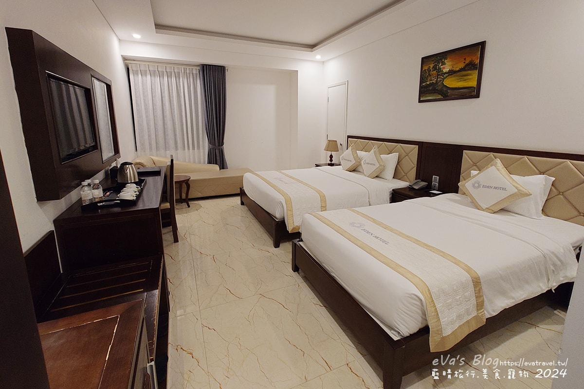 【越南旅遊】Eden Ocean View Đà Nẵng 峴港伊甸海景飯店,飯店對面就是美溪沙灘,房間簡潔乾淨住著舒適,打開窗簾就可以看到大海、夕陽景色還有比基尼唷!。越南住宿 - 第16張圖