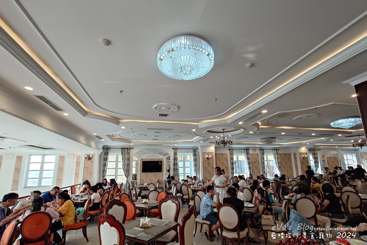 【越南旅遊】Eden Ocean View Đà Nẵng 峴港伊甸海景飯店,飯店對面就是美溪沙灘,房間簡潔乾淨住著舒適,打開窗簾就可以看到大海、夕陽景色還有比基尼唷!。越南住宿 - 第31張圖
