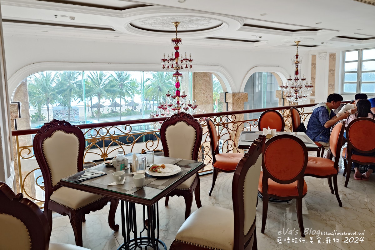 【越南旅遊】Eden Ocean View Đà Nẵng 峴港伊甸海景飯店,飯店對面就是美溪沙灘,房間簡潔乾淨住著舒適,打開窗簾就可以看到大海、夕陽景色還有比基尼唷!。越南住宿 - 第32張圖