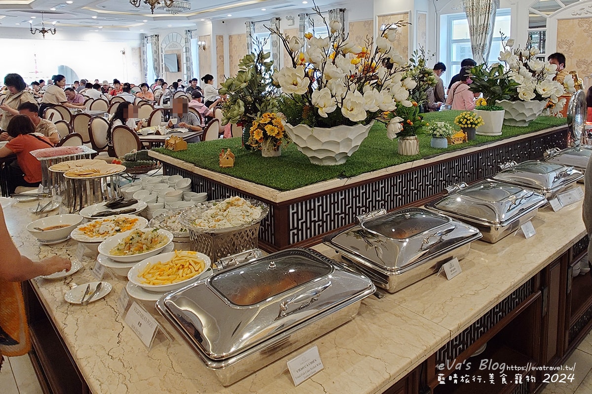【越南旅遊】Eden Ocean View Đà Nẵng 峴港伊甸海景飯店,飯店對面就是美溪沙灘,房間簡潔乾淨住著舒適,打開窗簾就可以看到大海、夕陽景色還有比基尼唷!。越南住宿 - 第33張圖