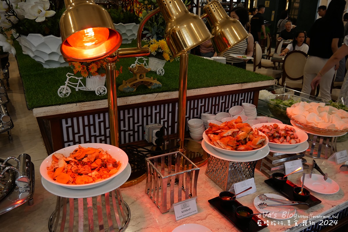 【越南旅遊】Eden Ocean View Đà Nẵng 峴港伊甸海景飯店,飯店對面就是美溪沙灘,房間簡潔乾淨住著舒適,打開窗簾就可以看到大海、夕陽景色還有比基尼唷!。越南住宿 - 第35張圖