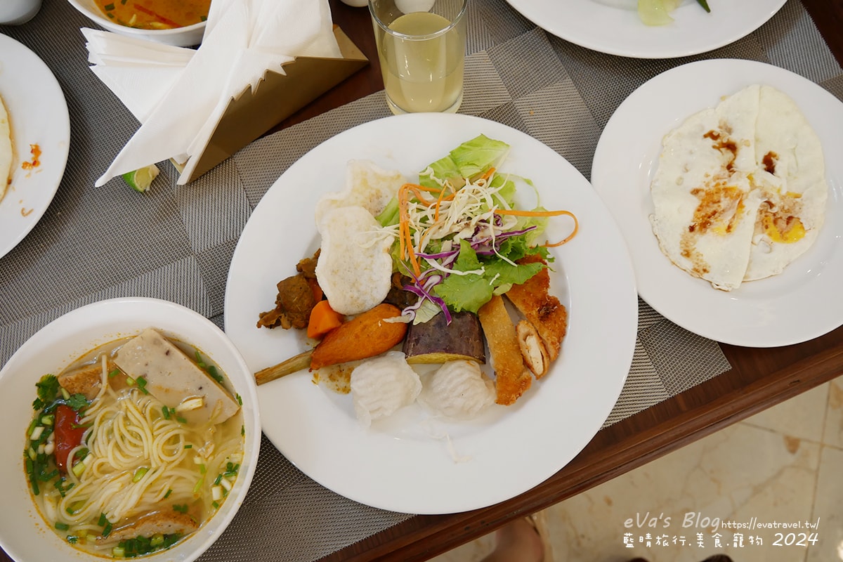 【越南旅遊】Eden Ocean View Đà Nẵng 峴港伊甸海景飯店,飯店對面就是美溪沙灘,房間簡潔乾淨住著舒適,打開窗簾就可以看到大海、夕陽景色還有比基尼唷!。越南住宿 - 第41張圖