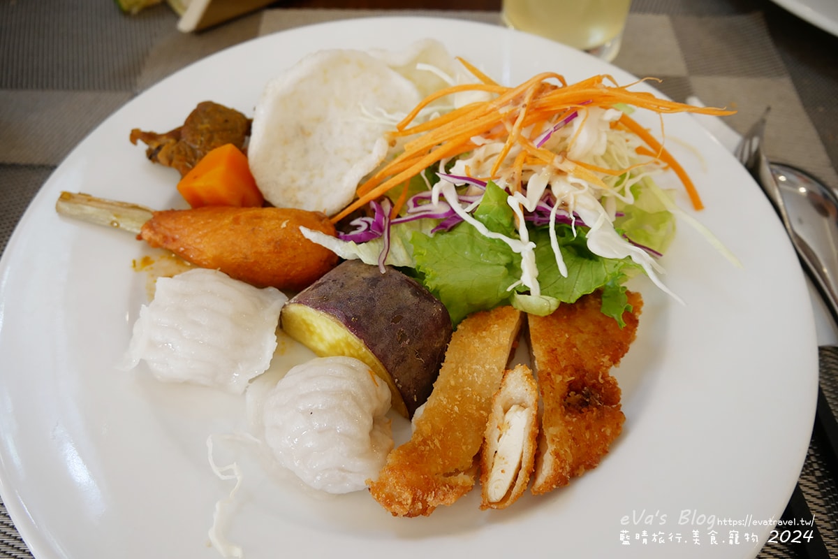 【越南旅遊】Eden Ocean View Đà Nẵng 峴港伊甸海景飯店,飯店對面就是美溪沙灘,房間簡潔乾淨住著舒適,打開窗簾就可以看到大海、夕陽景色還有比基尼唷!。越南住宿 - 第42張圖