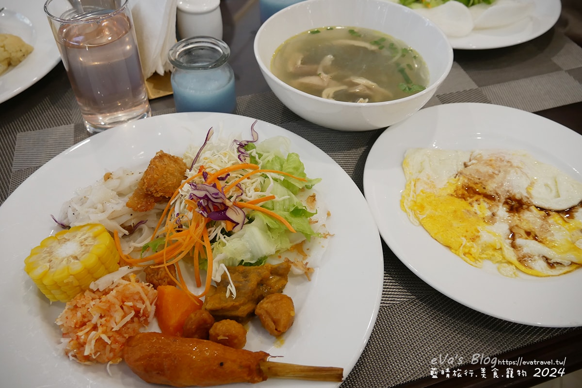 【越南旅遊】Eden Ocean View Đà Nẵng 峴港伊甸海景飯店,飯店對面就是美溪沙灘,房間簡潔乾淨住著舒適,打開窗簾就可以看到大海、夕陽景色還有比基尼唷!。越南住宿 - 第45張圖