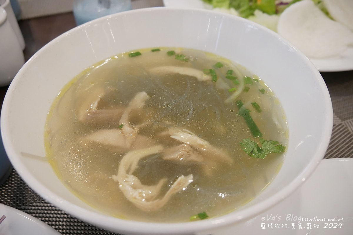 【越南旅遊】Eden Ocean View Đà Nẵng 峴港伊甸海景飯店,飯店對面就是美溪沙灘,房間簡潔乾淨住著舒適,打開窗簾就可以看到大海、夕陽景色還有比基尼唷!。越南住宿 - 第46張圖