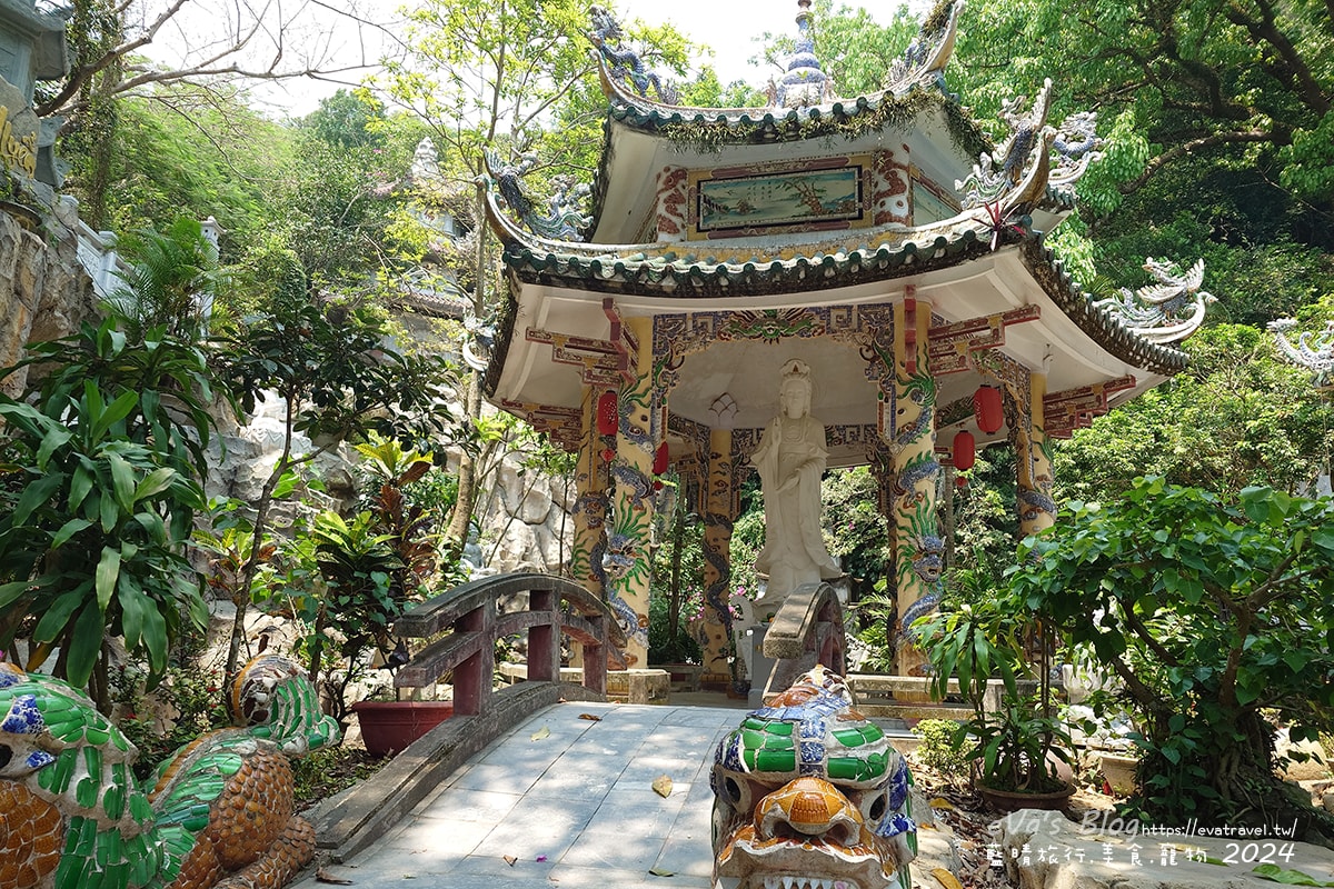 【越南旅遊】The Marble Mountains 五行山共有金、木、水、火、土五座山峰,其中水山是最高也最漂亮的一座山(可以搭電梯),著名的玄空洞充滿仙氣要看喔。越南景點 - 第20張圖
