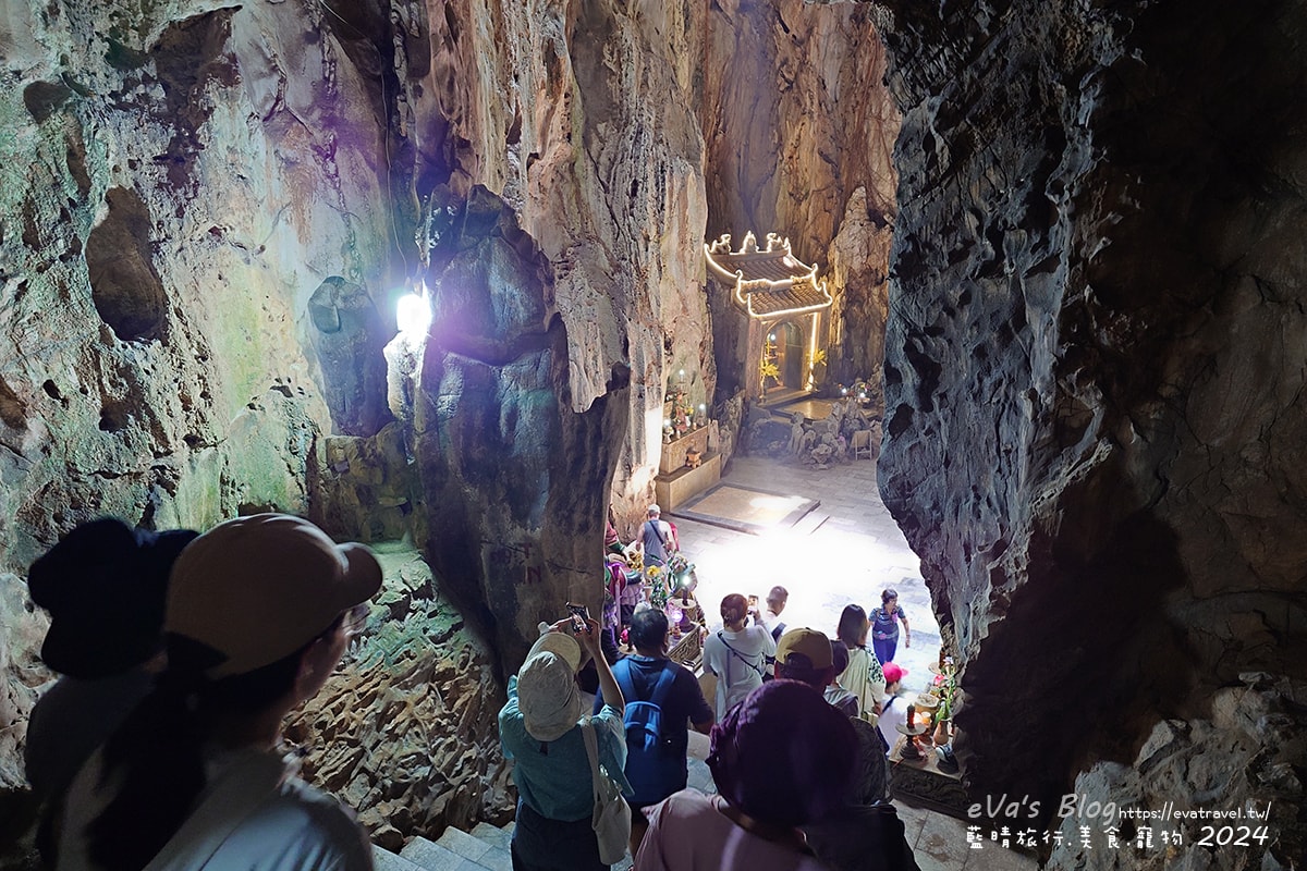 【越南旅遊】The Marble Mountains 五行山共有金、木、水、火、土五座山峰,其中水山是最高也最漂亮的一座山(可以搭電梯),著名的玄空洞充滿仙氣要看喔。越南景點 - 第34張圖