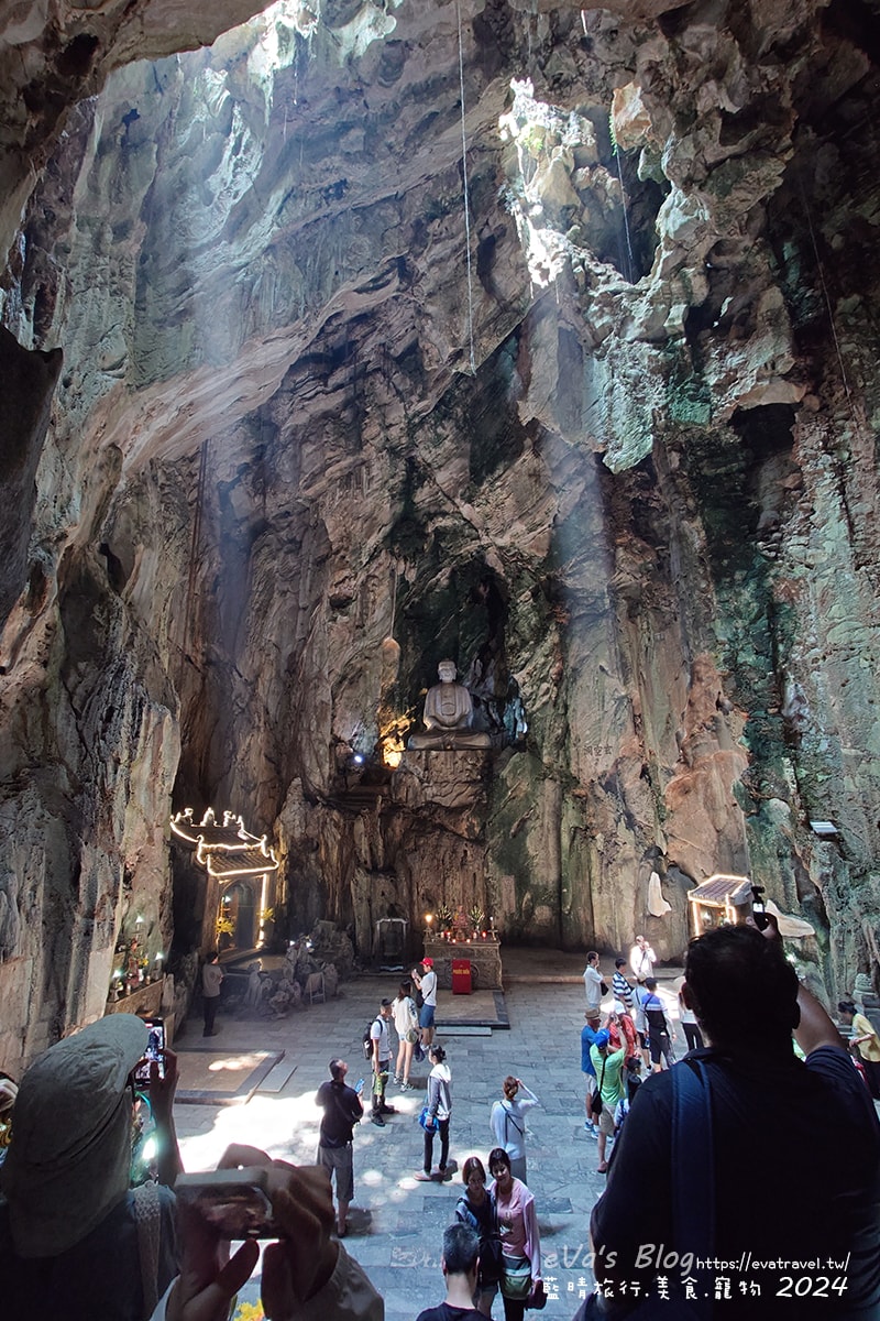 【越南旅遊】The Marble Mountains 五行山共有金、木、水、火、土五座山峰,其中水山是最高也最漂亮的一座山(可以搭電梯),著名的玄空洞充滿仙氣要看喔。越南景點 - 第35張圖