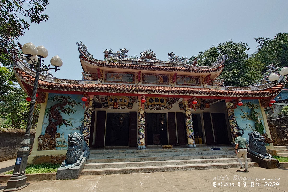 【越南旅遊】The Marble Mountains 五行山共有金、木、水、火、土五座山峰,其中水山是最高也最漂亮的一座山(可以搭電梯),著名的玄空洞充滿仙氣要看喔。越南景點 - 第44張圖