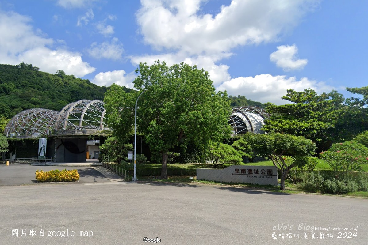 【台東景點】卑南遺址公園是台灣第一座考古遺址公園,展示史前石柱與考古遺跡是環太平洋及東南亞地區規模最大的石板棺墓葬群遺址讓人感到震撼具歷史價值。台東親子旅遊 - 第2張圖