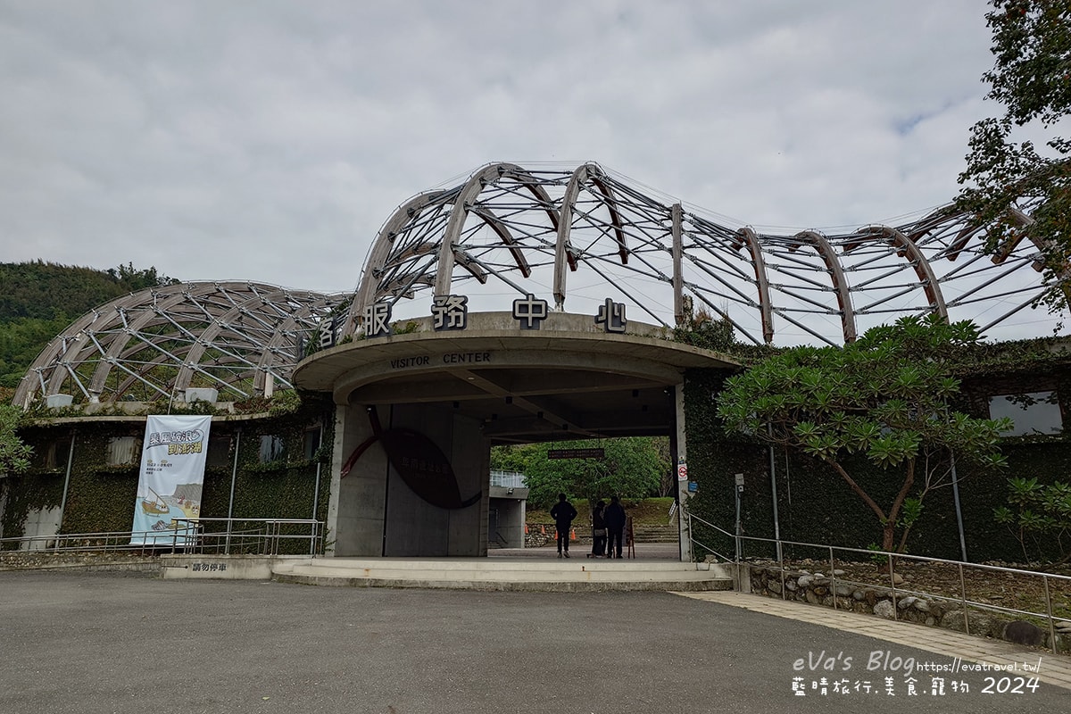 【台東景點】卑南遺址公園是台灣第一座考古遺址公園,展示史前石柱與考古遺跡是環太平洋及東南亞地區規模最大的石板棺墓葬群遺址讓人感到震撼具歷史價值。台東親子旅遊 - 第3張圖