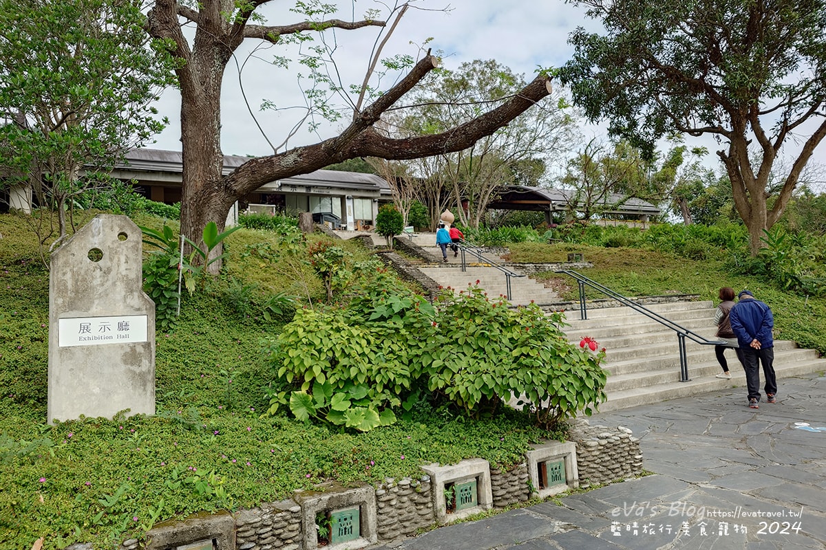 【台東景點】卑南遺址公園是台灣第一座考古遺址公園,展示史前石柱與考古遺跡是環太平洋及東南亞地區規模最大的石板棺墓葬群遺址讓人感到震撼具歷史價值。台東親子旅遊 - 第8張圖