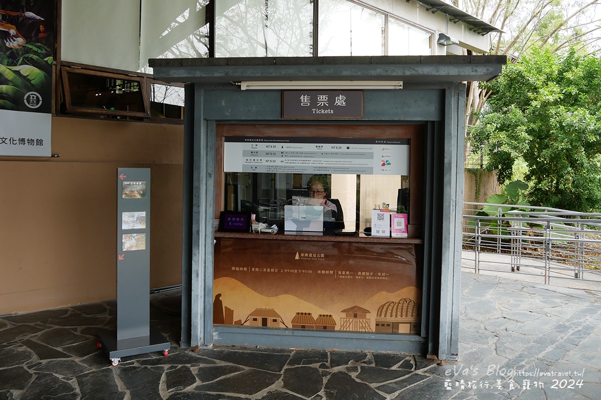 【台東景點】卑南遺址公園是台灣第一座考古遺址公園,展示史前石柱與考古遺跡是環太平洋及東南亞地區規模最大的石板棺墓葬群遺址讓人感到震撼具歷史價值。台東親子旅遊 - 第9張圖