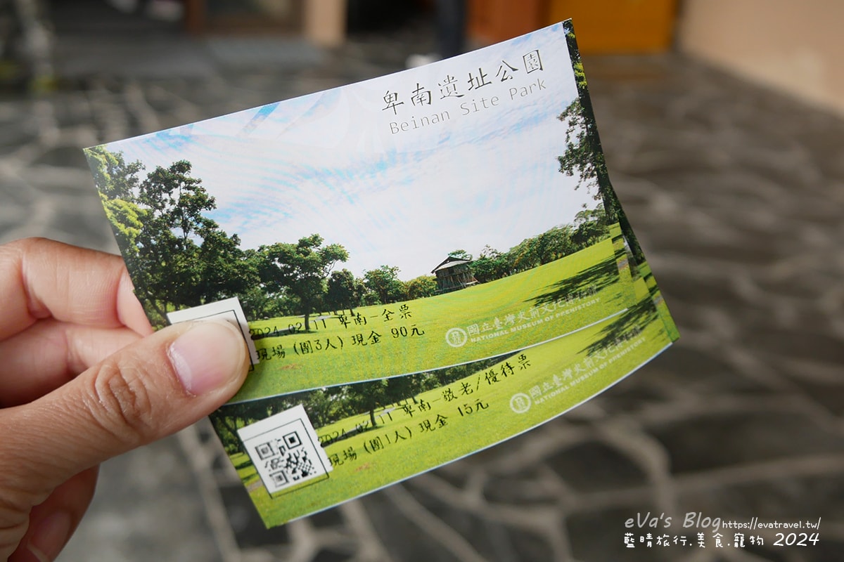 【台東景點】卑南遺址公園是台灣第一座考古遺址公園,展示史前石柱與考古遺跡是環太平洋及東南亞地區規模最大的石板棺墓葬群遺址讓人感到震撼具歷史價值。台東親子旅遊 - 第11張圖