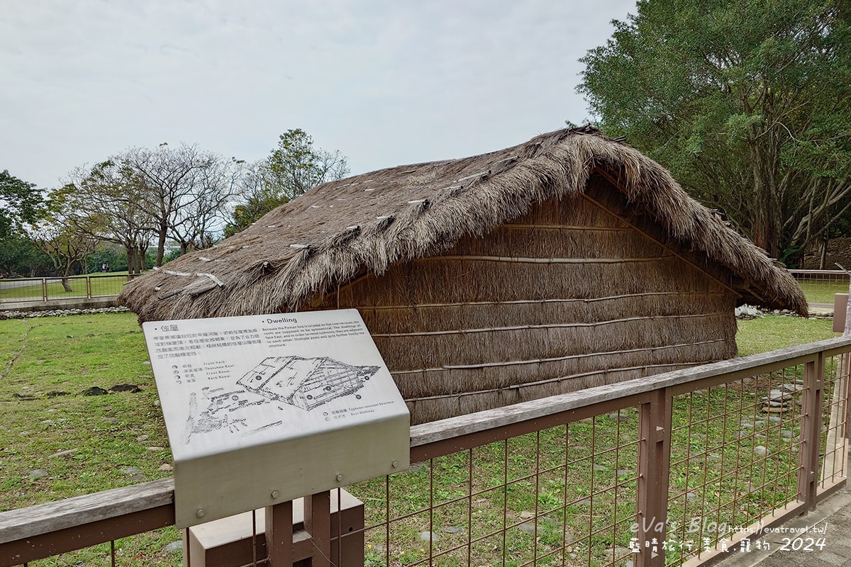 【台東景點】卑南遺址公園是台灣第一座考古遺址公園,展示史前石柱與考古遺跡是環太平洋及東南亞地區規模最大的石板棺墓葬群遺址讓人感到震撼具歷史價值。台東親子旅遊 - 第73張圖