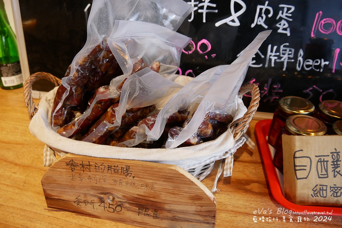 【台東牛肉麵推薦】老爹廚房寵物友善餐廳|清燉牛腩麵+姥姥牛肉拌麵,白天是麵店、晚上變Lounge Bar!。台東小吃 - 第11張圖