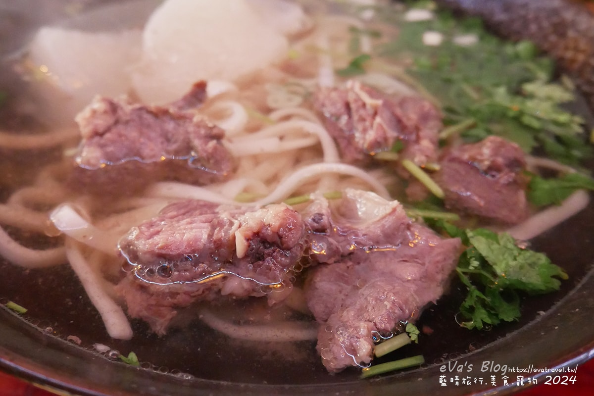 【台東牛肉麵推薦】老爹廚房寵物友善餐廳|清燉牛腩麵+姥姥牛肉拌麵,白天是麵店、晚上變Lounge Bar!。台東小吃 - 第17張圖