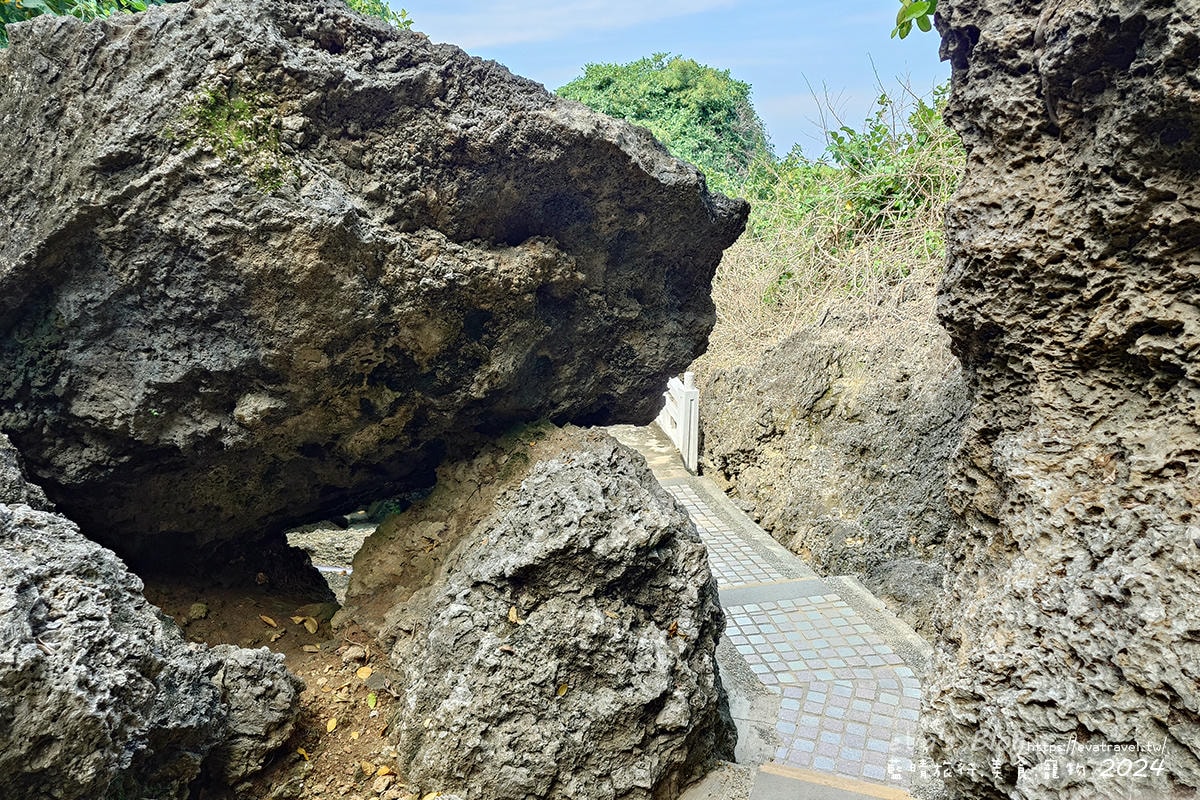 【小琉球探洞系列①】美人洞傳說＋十三景拍照亮點｜門票資訊與海蝕步道攻略。小琉球旅行