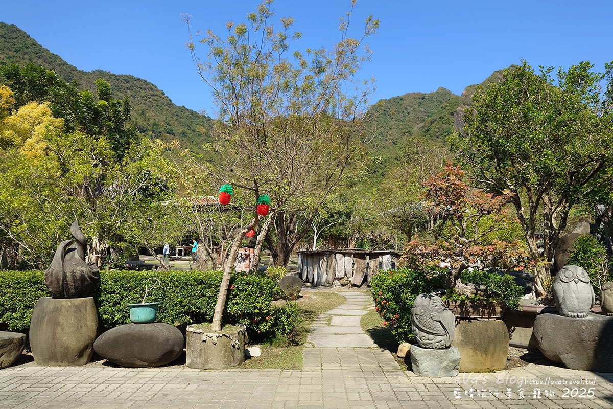老古的家藝術庭園入口｜石雕迎賓步道，綠意環繞的藝術起點