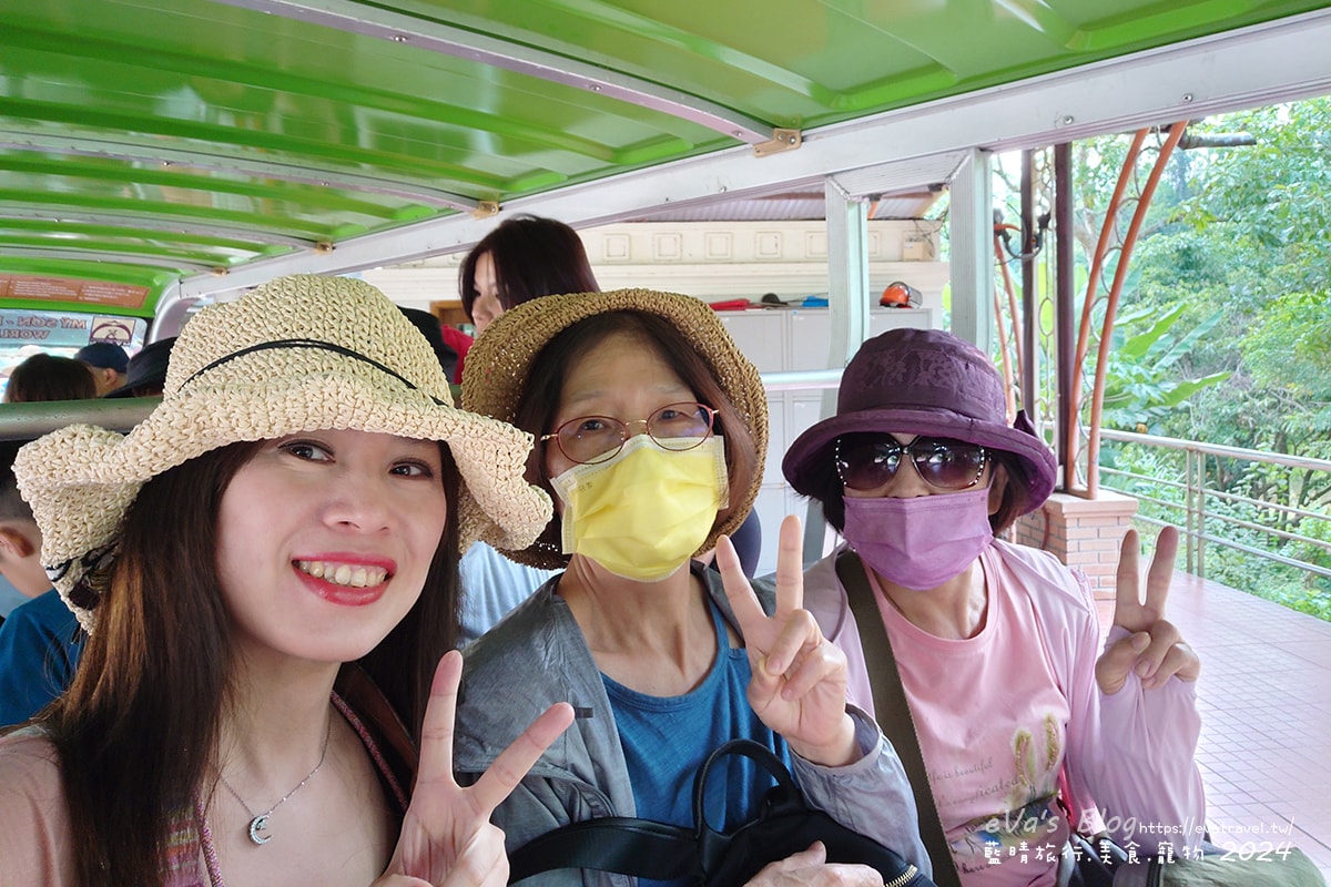 越南美山聖地電瓶車搭乘過程與旅客合影紀念