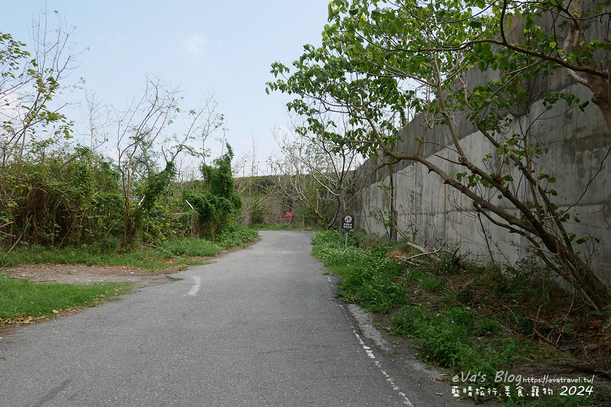 【台東景點】都歷部落傳統海域—Pacefongan(巴茲風岸)都歷沙灘|阿美族天空之鏡秘境,黑沙灘絕美倒影|寵物友善海灘推薦。台東天空之鏡 - 第7張圖