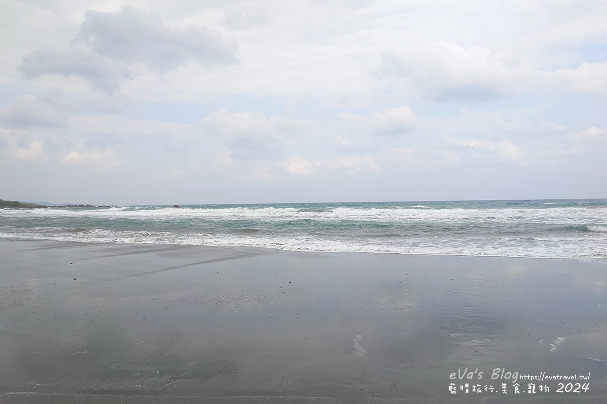 【台東景點】都歷部落傳統海域—Pacefongan(巴茲風岸)都歷沙灘|阿美族天空之鏡秘境,黑沙灘絕美倒影|寵物友善海灘推薦。台東天空之鏡 - 第11張圖