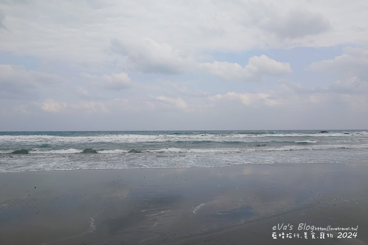 【台東景點】都歷部落傳統海域—Pacefongan(巴茲風岸)都歷沙灘|阿美族天空之鏡秘境,黑沙灘絕美倒影|寵物友善海灘推薦。台東天空之鏡 - 第12張圖