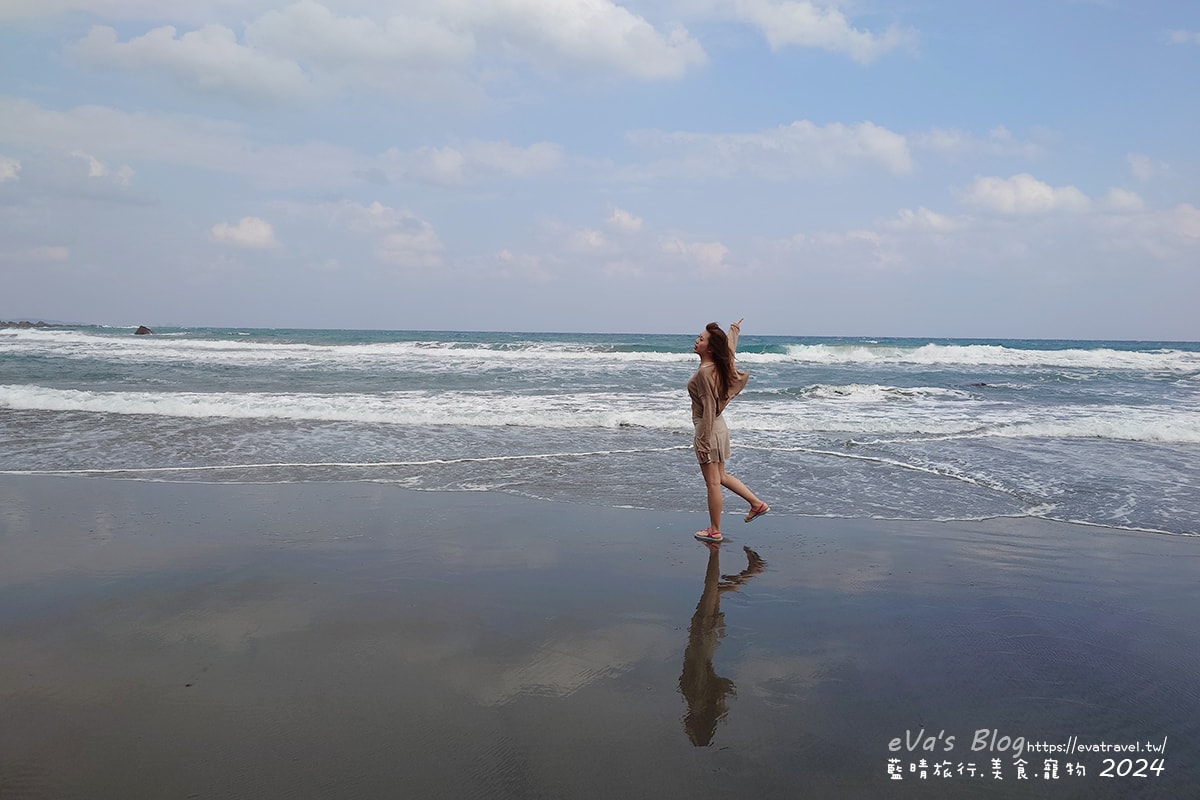 【台東景點】都歷部落傳統海域—Pacefongan(巴茲風岸)都歷沙灘|阿美族天空之鏡秘境,黑沙灘絕美倒影|寵物友善海灘推薦。台東天空之鏡 - 第15張圖
