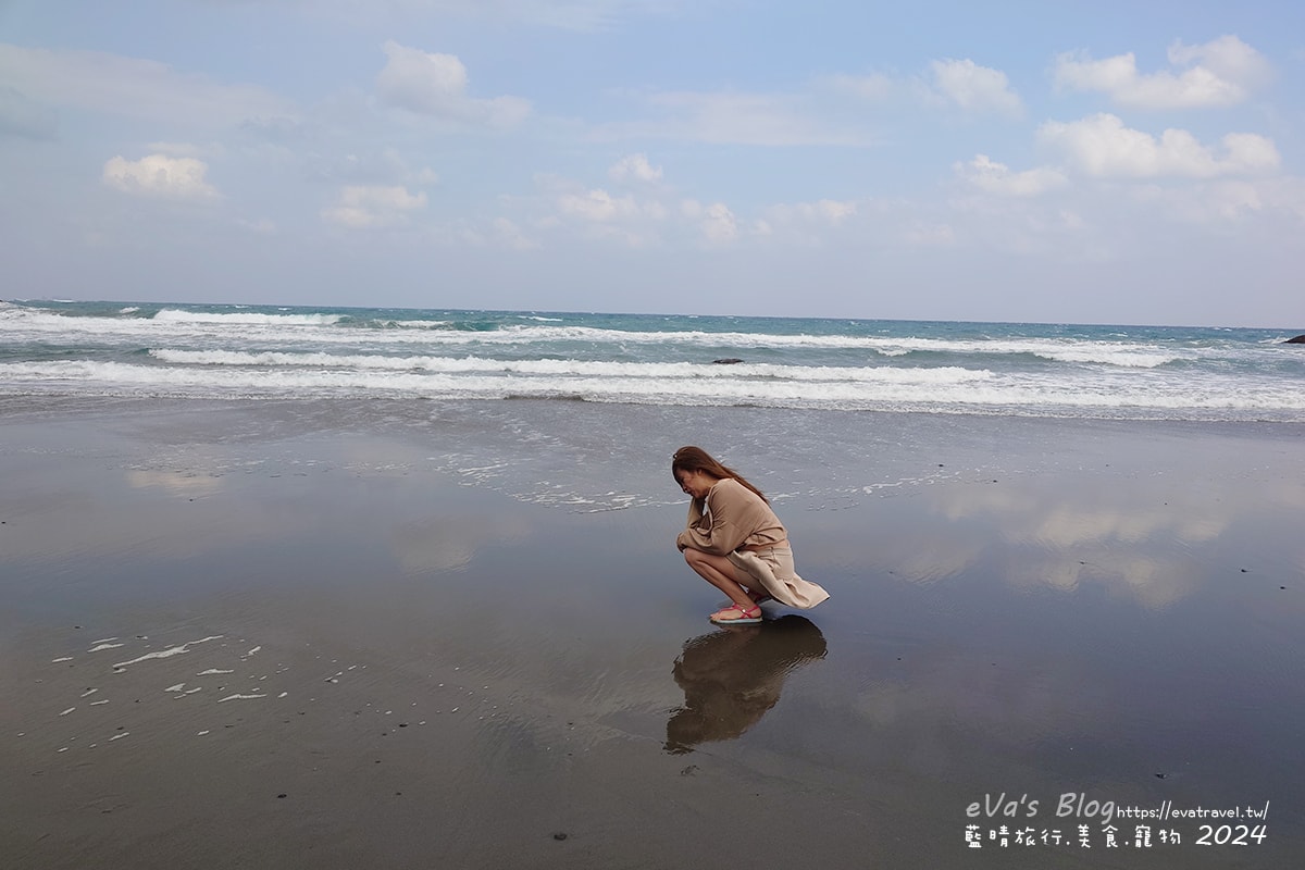 【台東景點】都歷部落傳統海域—Pacefongan(巴茲風岸)都歷沙灘|阿美族天空之鏡秘境,黑沙灘絕美倒影|寵物友善海灘推薦。台東天空之鏡 - 第17張圖