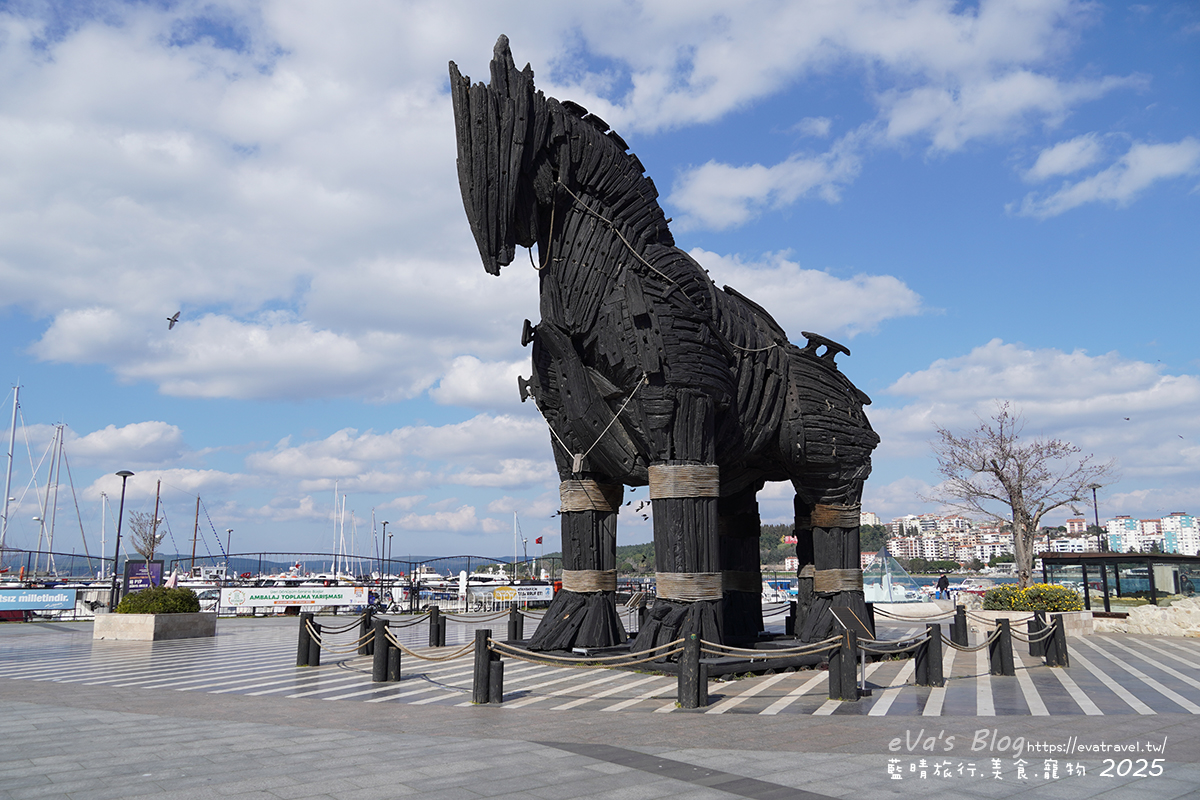 【土耳其蜜月旅遊】Trojan Horse Statue 特洛伊木馬|電影《特洛伊》拍攝場景+恰納卡萊碼頭冰淇淋推薦 Doğan Pastanesi。土耳其景點 - 第2張圖